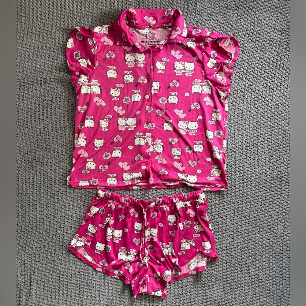 NWOT Hello Kitty Valentines Day Pink Button Down And Shorts Pajama Set Small